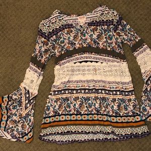 Bell sleeve shirt with abdomen cutout